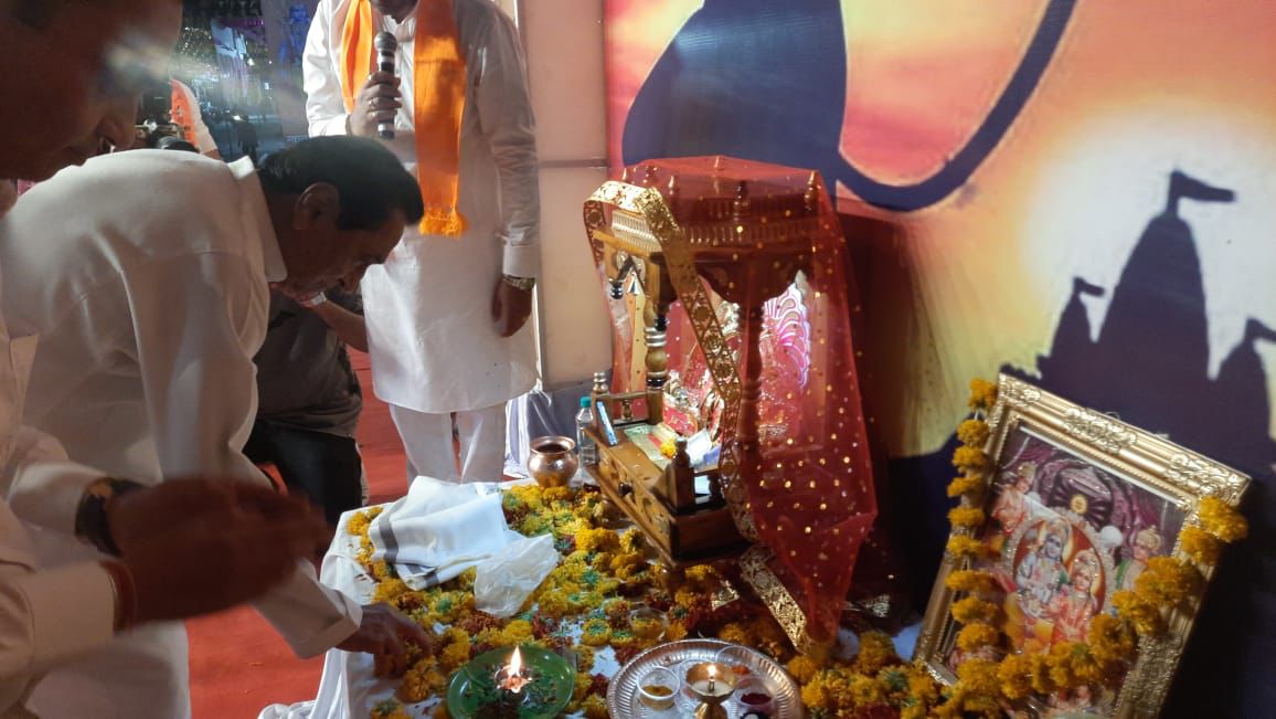 012_B_Y's tweet photo. #HanumanBhaktKamalnath ની માનવતાની સેવા કરવા અને સદાચારના માર્ગ પર ચાલવાની પ્રતિબદ્ધતા એ ભગવાન હનુમાન પ્રત્યેની તેમની ભક્તિનો પુરાવો છે. https://t.co/XG0VGL9AWa