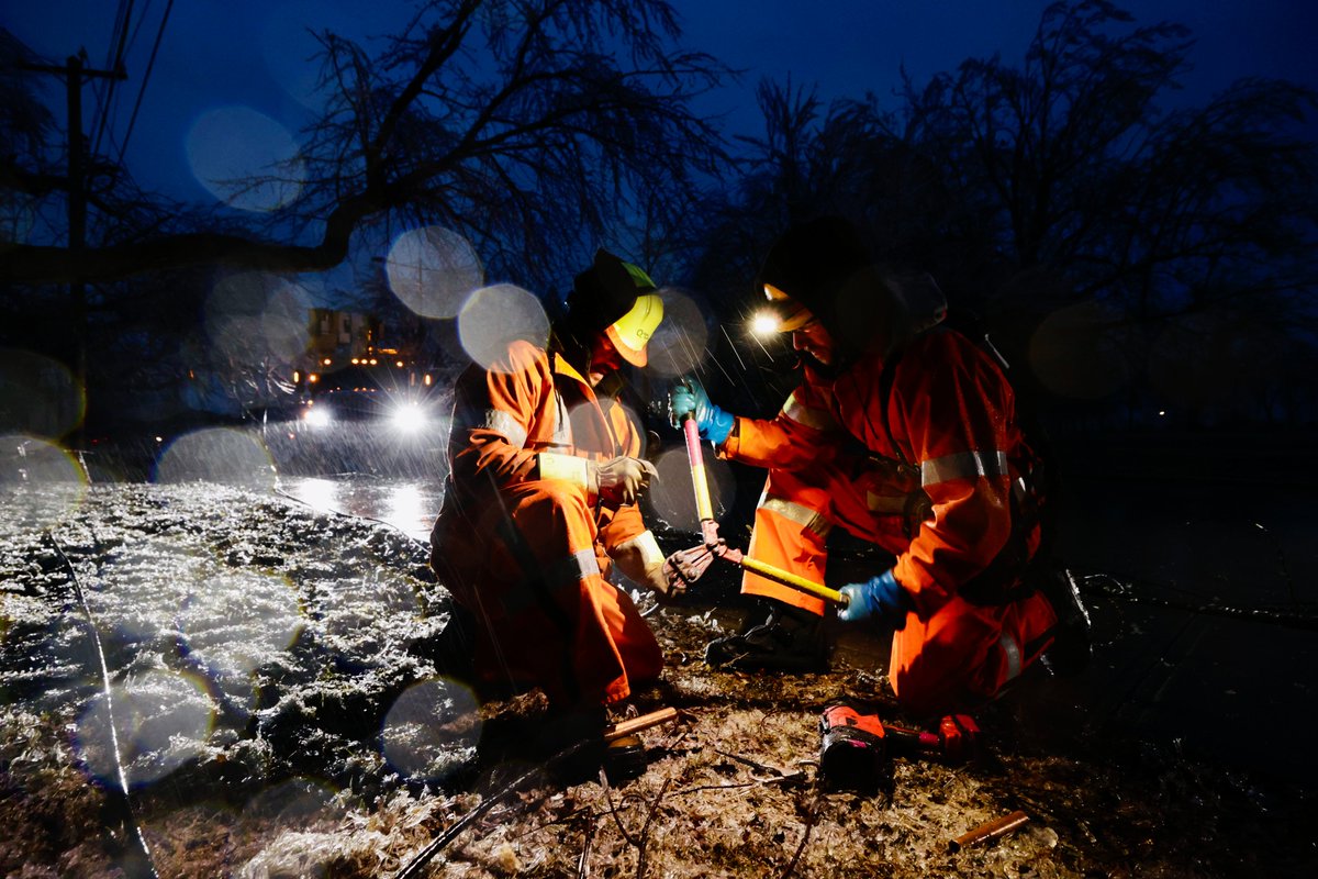 hydro_customer's tweet photo. More than 1 million customers are out of service this morning as a result of Wednesday's freezing rain event. Work continued overnight and today, we have 1,000 workers in the field. Despite our efforts, since the weather event is not over yet, new #outages may still occur. The regions most affected by outages at the moment are Montreal, Montérégie, Outaouais, the Laurentians, Laval, Lanaudière, Centre du Québec and Estrie.

Unfortunately, it is not possible to give recovery times at this moment; we are seeing the damages as we go along. In addition to the linemen, pruners, planters and support staff for supplies, logistics and administrative support are being deployed.

We are confident that we can restore power to some of the affected customers today. Unfortunately, it is already expected that some customers will still be without power on Friday and this weekend. Our teams will remain on the ground until every single client's service has been brought back. A press conference will take place at 11 a.m. to provide an update on the situation. Thank you for your patience.