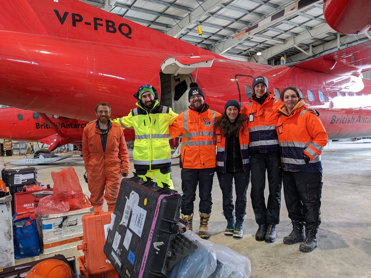 esa_cryosat's tweet photo. 🛩️❄️ #CryoSat birthday party 🛩️❄️ a fantastic gift  this winter was the Antarctic campaign where Isobel Lawrence, @bjsimonsen &amp; co. delivered the first ever CRYO2ICE underflight! Lots of fantastic work done on the ice by @AndyShep_CPOM &amp; co. too. 

🔗https://t.co/OODUrb9Uey https://t.co/CzGH1SxLza