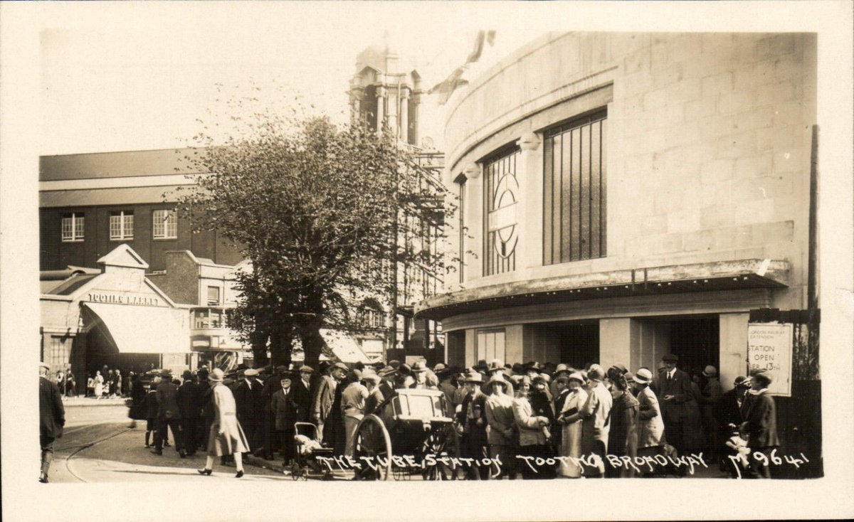 #TootingHistory: #Tooting Broadway station opened on 13th September 1926. The old <a href="/TootingMarket/">Tooting Market</a> entrance can be seen on the left, with the Wesleyan Methodist Central Hall (now Primark) to the right of it.
Postcard via eBay: bit.ly/2H2rT9O