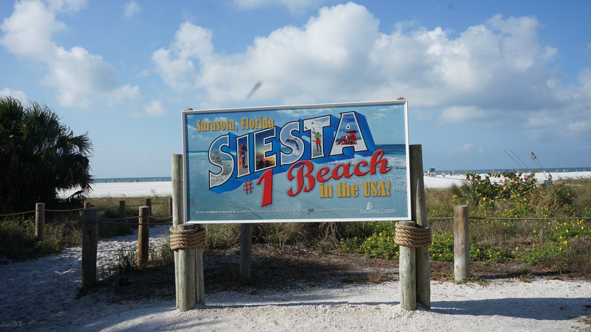 3/3

Voted the nations favourite beach twice, #SiestaBeach pulls in the crowds, but there is always space to relax here. 

For a quieter experience of Siesta key, head South to #TurtleBeach or #CrescentBeach for diving and shells.

@VISITFLORIDA @VisitUSA_UK #florida #USA #Travel