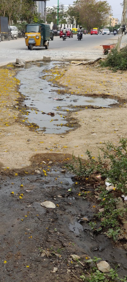 Sambit_Marshal's tweet photo. Dear Team,

This drain work was done 4 months back just after recent Bangalore flood. Now drain is clogged n recently laid out road getting damaged.

This is in Silver country rd, opp to KSRP Campus. Sahaay app isn't  working to raise complaint.

@BBMPCares @BBMPCOMM
@BBMPAdmn https://t.co/hDfYZrvn5R