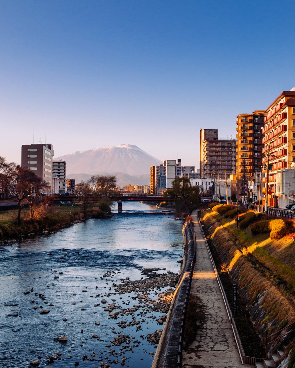 A Different Side of Japan on Twitter