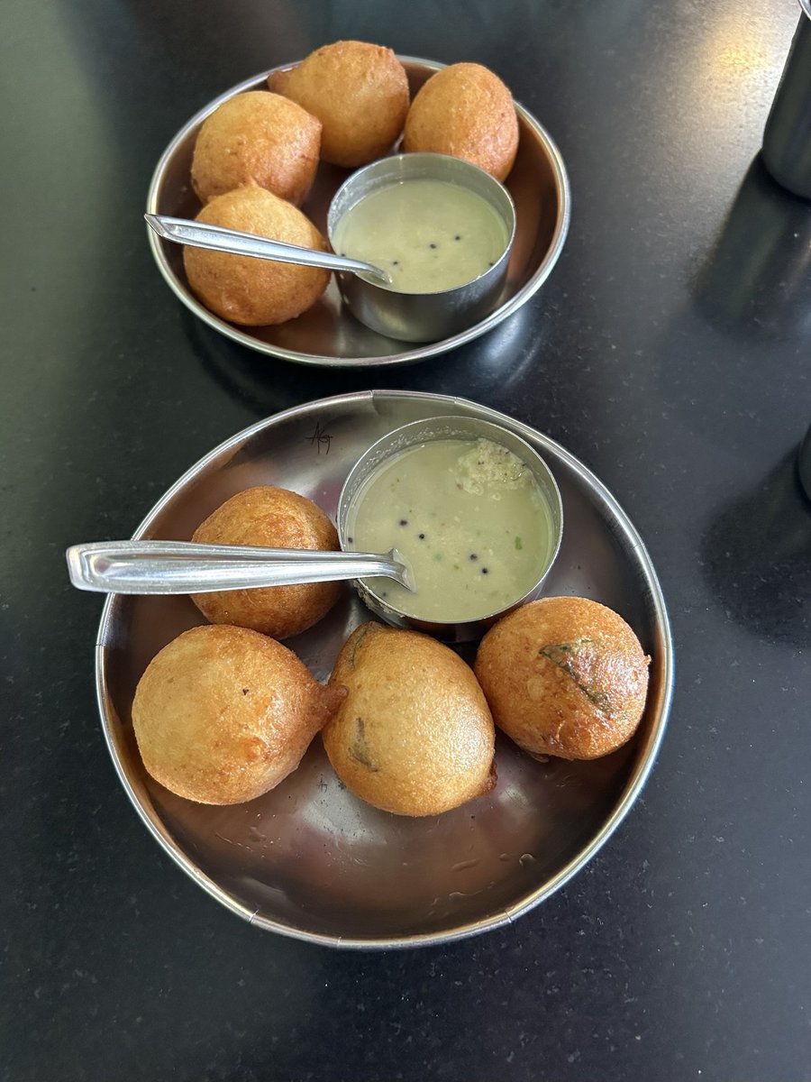 PantryCar's tweet image. Goli Baje ♥️ This colour ♥️😍

#Udupi #MitraSamaj