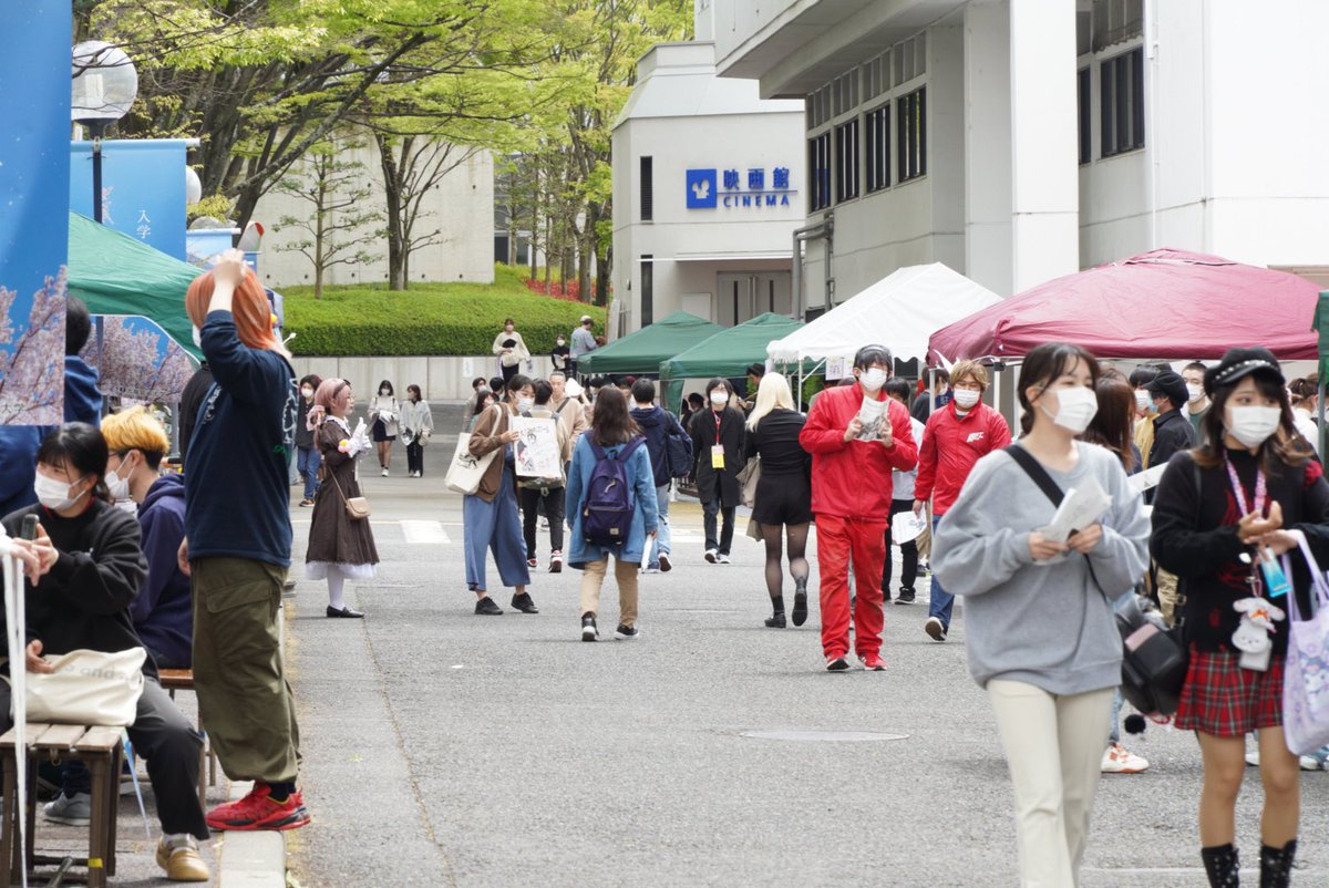 oua_events's tweet image. 新入生歓迎祭 第1弾無事終了しました〜！
気になるサークルはありましたか？
「聞けなかった…」とか
「もっと話を聞きたい！」等あればBOX(部室)を訪れたり、SNSで聞いてみてくださいね😊
第2弾もあるのでお楽しみに！

改めまして、ようこそ！大阪芸大へ
#nextoua
#大阪芸大新歓2023