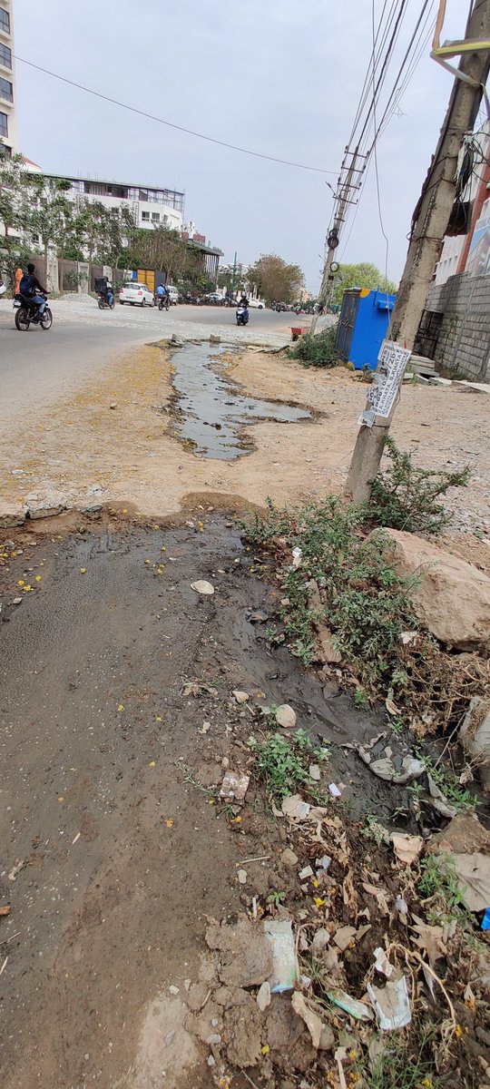 Sambit_Marshal's tweet photo. Dear Team,

This drain work was done 4 months back just after recent Bangalore flood. Now drain is clogged n recently laid out road getting damaged.

This is in Silver country rd, opp to KSRP Campus. Sahaay app isn't  working to raise complaint.

@BBMPCares @BBMPCOMM
@BBMPAdmn https://t.co/hDfYZrvn5R