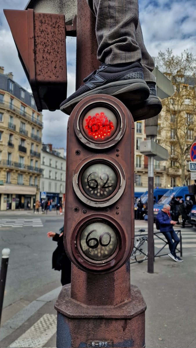 La créativité de mes compatriotes me surprendra toujours.

#Manifestation6avril #throughthelenses #MacronDemission