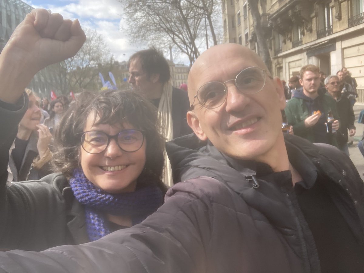 La philosophie dans la rue avec ⁦@EdwigeChirouter⁩ et… quelques autres ! ⁦<a href="/CREN_EA2661/">CREN</a>⁩ ⁦<a href="/CIPh1983/">Collège international de philosophie</a>⁩