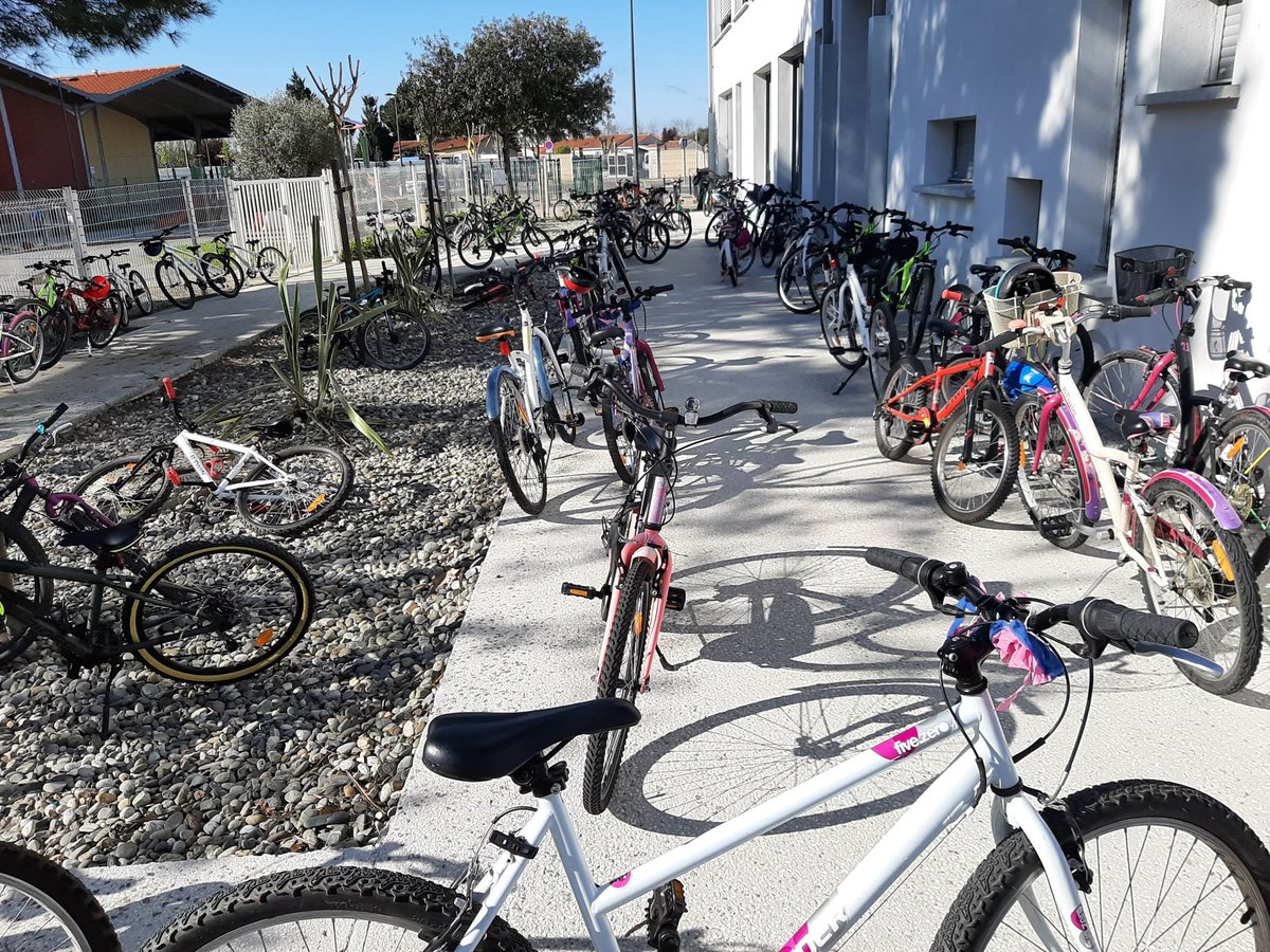 JeanBouscat's tweet photo. Semaine SRAV avec l'Association Prévention MAIF Haute-Garonne. 
4 écoles avec la Police Municipale des communes concernées. 
@Prevention_MAIF https://t.co/LM7lqW9jBG