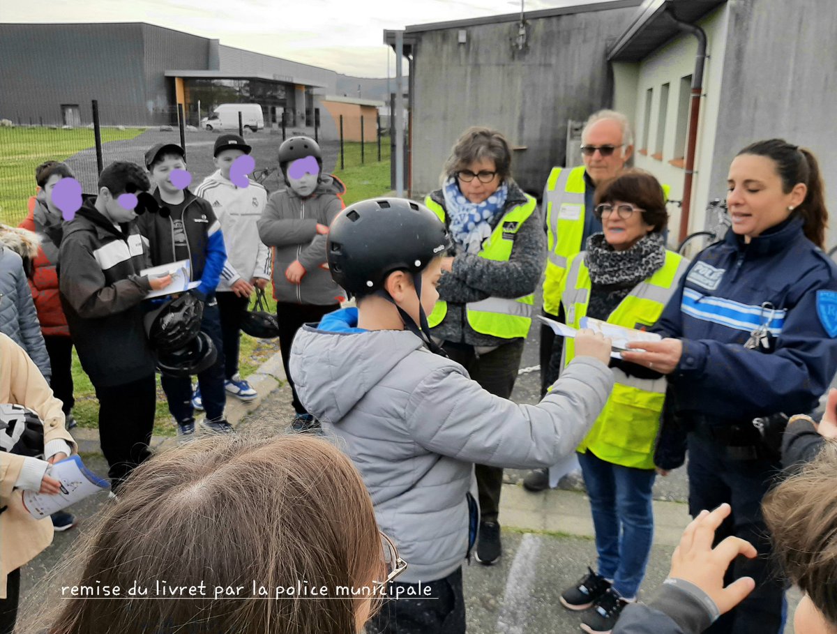 JeanBouscat's tweet photo. Semaine SRAV avec l'Association Prévention MAIF Haute-Garonne. 
4 écoles avec la Police Municipale des communes concernées. 
@Prevention_MAIF https://t.co/LM7lqW9jBG