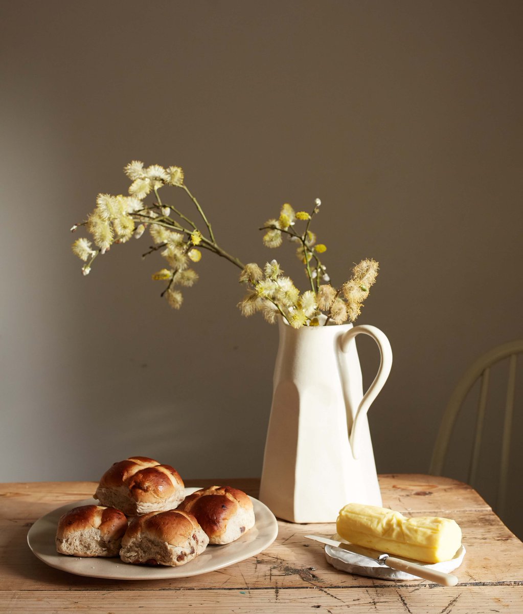 Wishing you all a very happy Easter. A time to spend with loved ones and enjoy the long weekend, with a hot cross bun (or two!)

#SimplePleasures