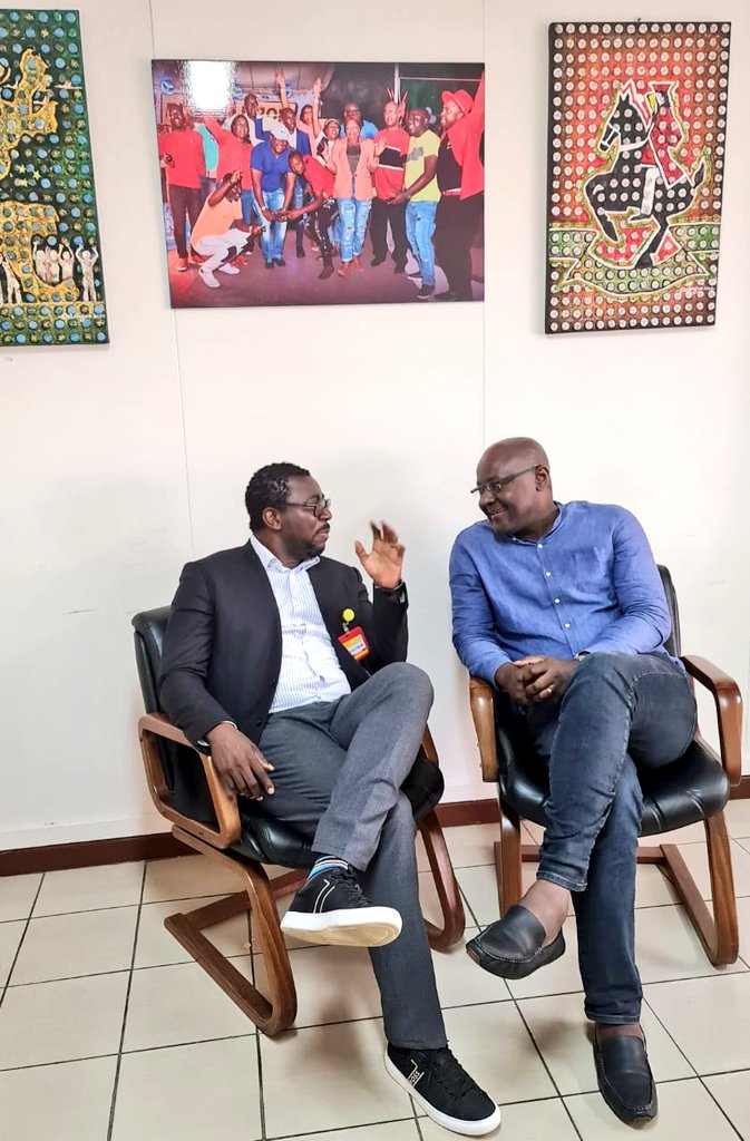 SecretariatACPM's tweet photo. Échange convivial hier entre @JPTCHOMDOU et Jehu Kamdeu, directeur marketing @BoissonsduCMR. L'ACPMC entend ainsi renforcer son partenariat avec ses partenaires institutionnels. https://t.co/10DU0crprP