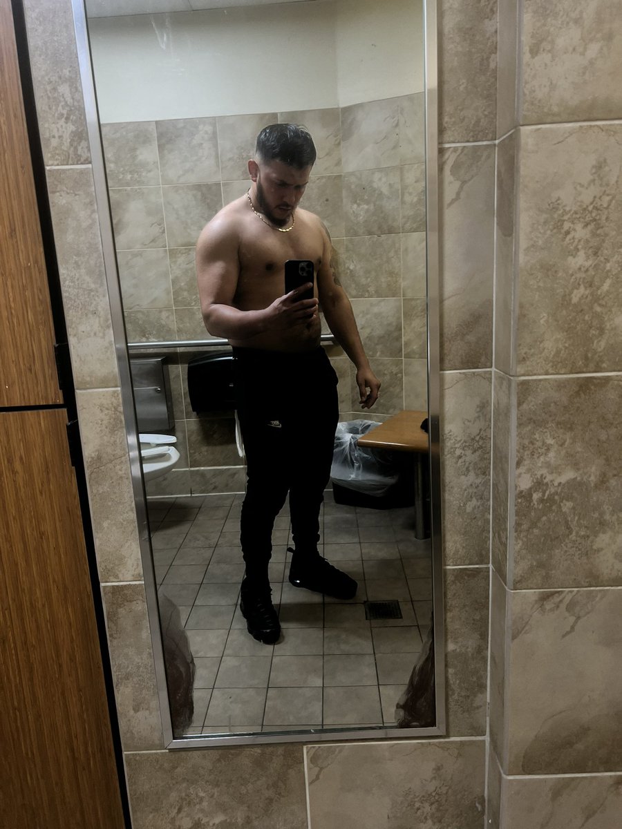 andy__z71's tweet photo. After pumps , get ya work out in 🤔 https://t.co/3NbDp3ypvf