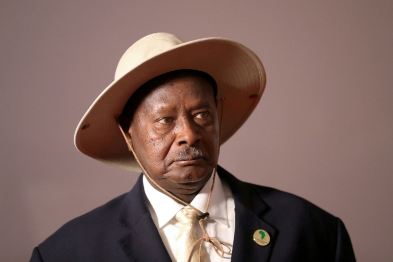 L_ThinkTank's tweet photo. [ 🇺🇬 OUGANDA ]  

🔸 Lors d'une conférence anti-LGBTQ+, le Président ougandais, Yoweri Museveni, a appelé les dirigeants africains à « rejeter la promotion de l'homosexualité et à sauver le monde de cette dégénérescence et de cette décadence ». https://t.co/zGN4KPinE7