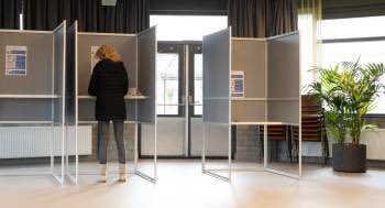 Steeds minder Arnhemmers gaan stemmen bij de gemeenteraadsverkiezingen. Wij zijn benieuwd waarom. Help jij ons om meer inzicht te krijgen door de vragenlijst van onderzoeksbureau Citisens in te vullen? Het duurt 8 minuten en is anoniem. Vul in via ➡️ betrokkenarnhem.nl