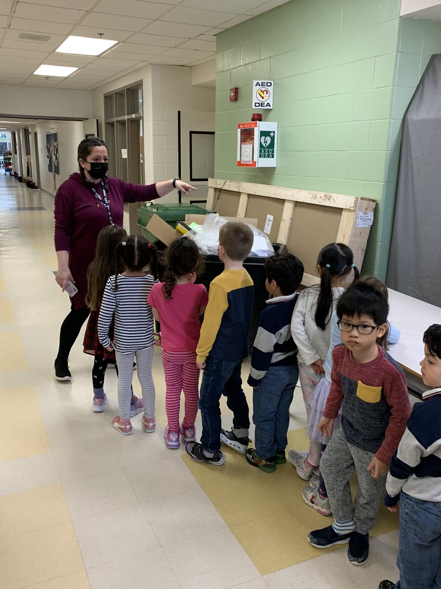 Thank you for @MrsStlouis grade 1 class for creating #GOOSpaperDay presentation! We learn about importance of Reduce, Reuse & Recycle! We also learn how is it down in our @StAnneOCSB school! 🤩💚🦁#ocsbEarth #ocsbDL #ocsbJoy #ocsbLT @ocsbEco @StAnneECO1