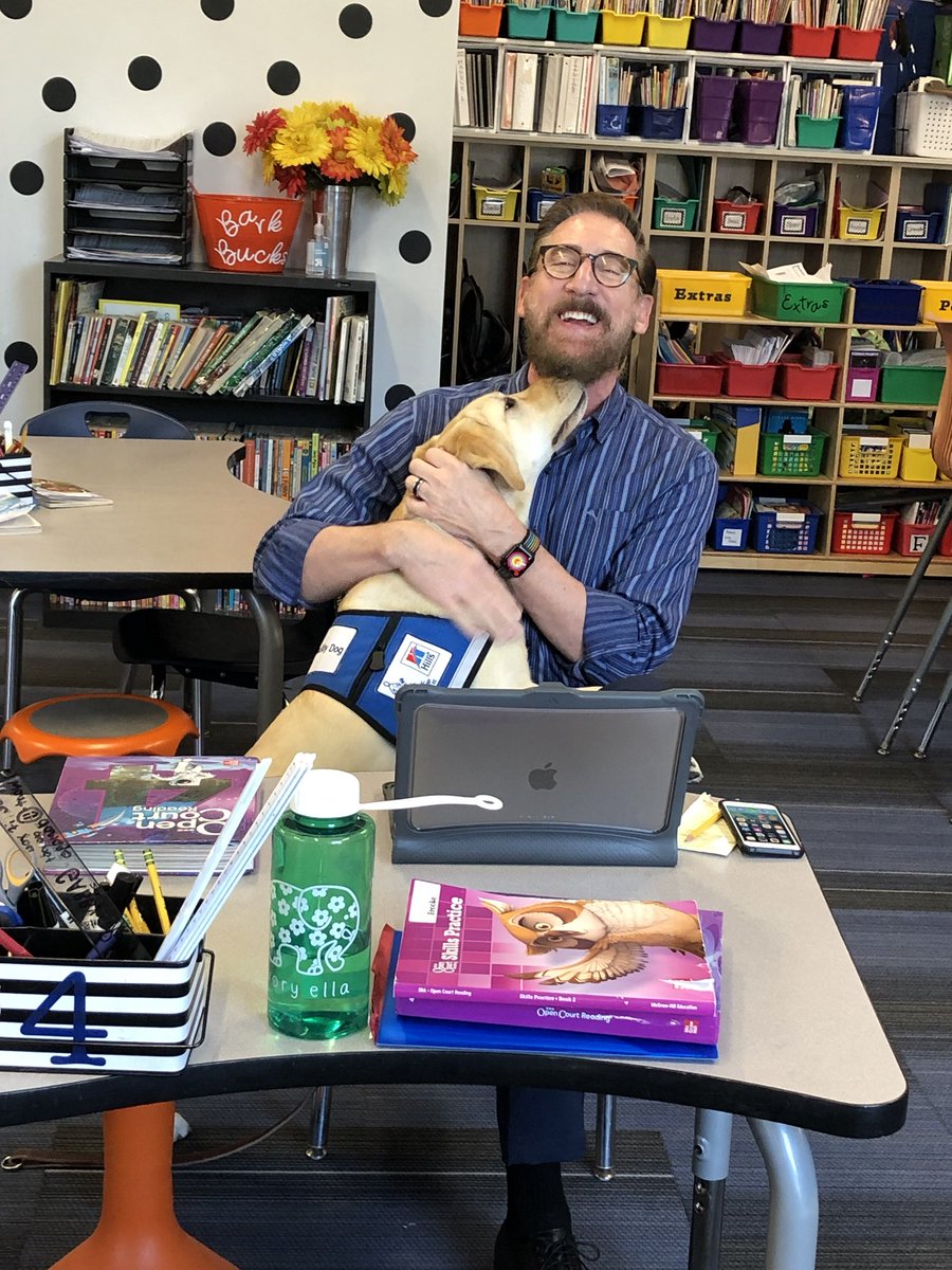rspeters1's tweet photo. Facility dog Dove makes teachers happy, too! ⁦@BriarwoodElem⁩ https://t.co/PW4U97Rwdb