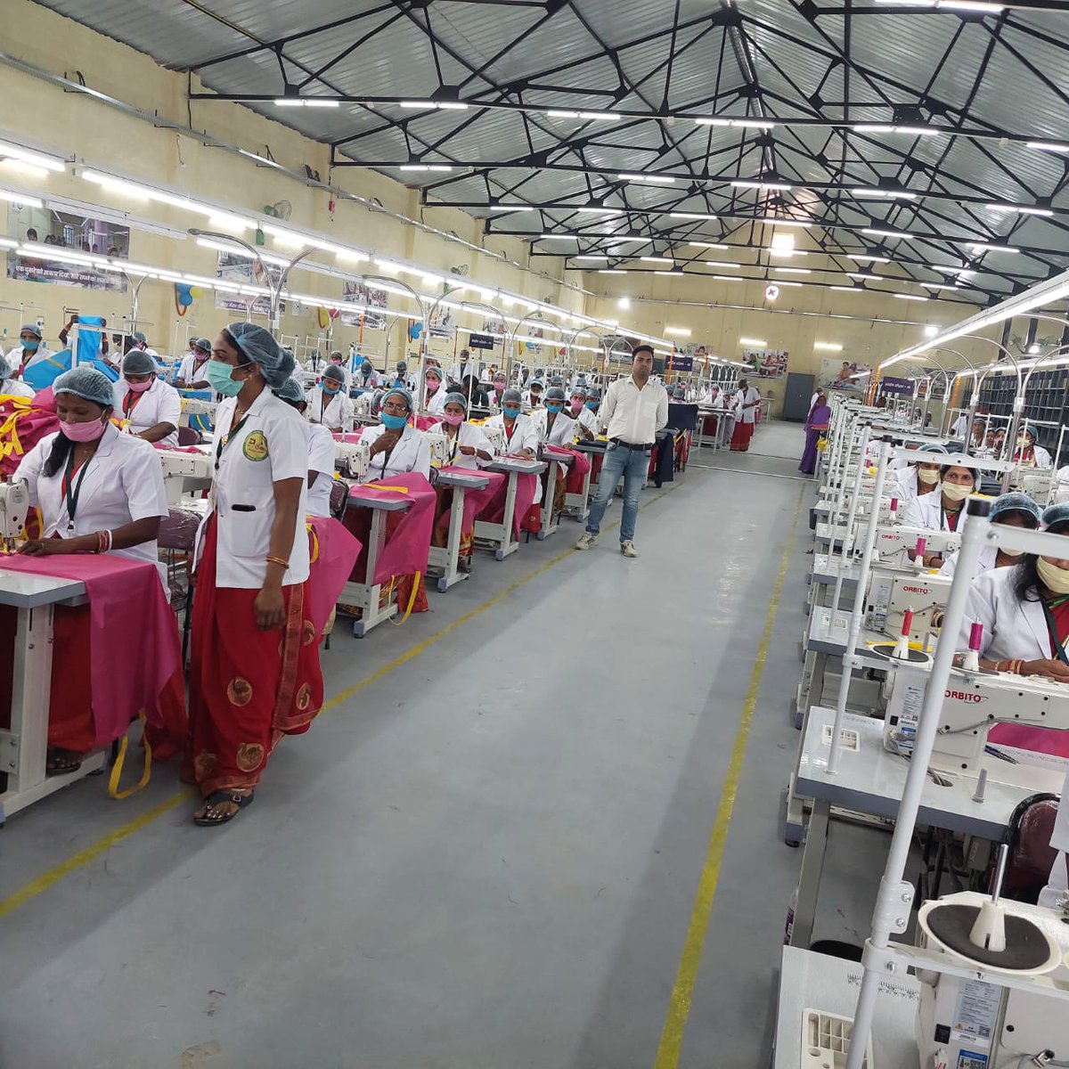 SandeepPoundrik's tweet photo. Visited the Garment and Bag factory being set up by Jeevika in Goroul Industrial Area with Sh Bala Murugan, Secy, RD, CEO, Jeevika &amp; Director Industries. The infrastructure has been given by BIADA. This facility will have 500 industrial stiching machines. https://t.co/jEjhjNZRJP