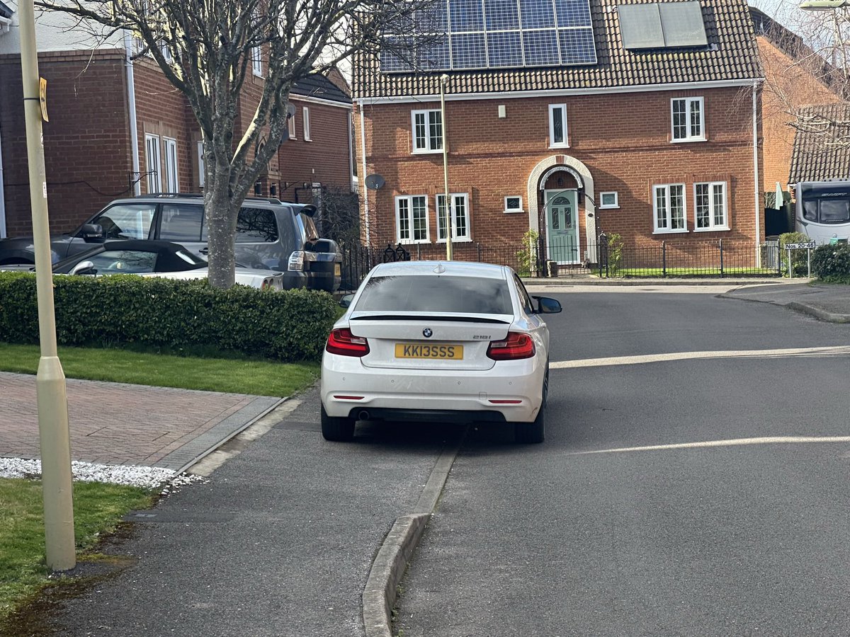 Adski11892's tweet photo. More drivers who have driven onto the pavement and blocked it unnecessarily for pavement users in West End, Southampton.  When will pavement users be protected from this @EastleighBC @hantsconnect ?? @YPLAC @BlatantWatch @PavementParking @PedestrianPaths https://t.co/LbSi8tUdji