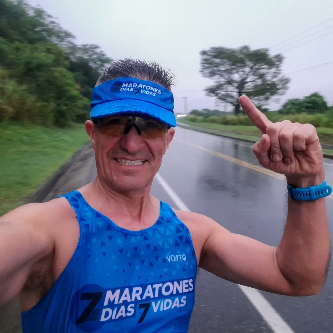 AquiYaSeCorrio's tweet photo. Buen día familia..
#AquiYaSeCorrio 10k bajo la lluvia sin excusas, se corrió a gusto, luego algo de fortalecimiento y terminamos con 2k en banda para soltar las piernas..
#FuerzaSandra 
#Run2killcancer 
#YoEleguiCorrer 
@manicomio.runner 
@yoelegicorrer https://t.co/5oSZWpB0i5