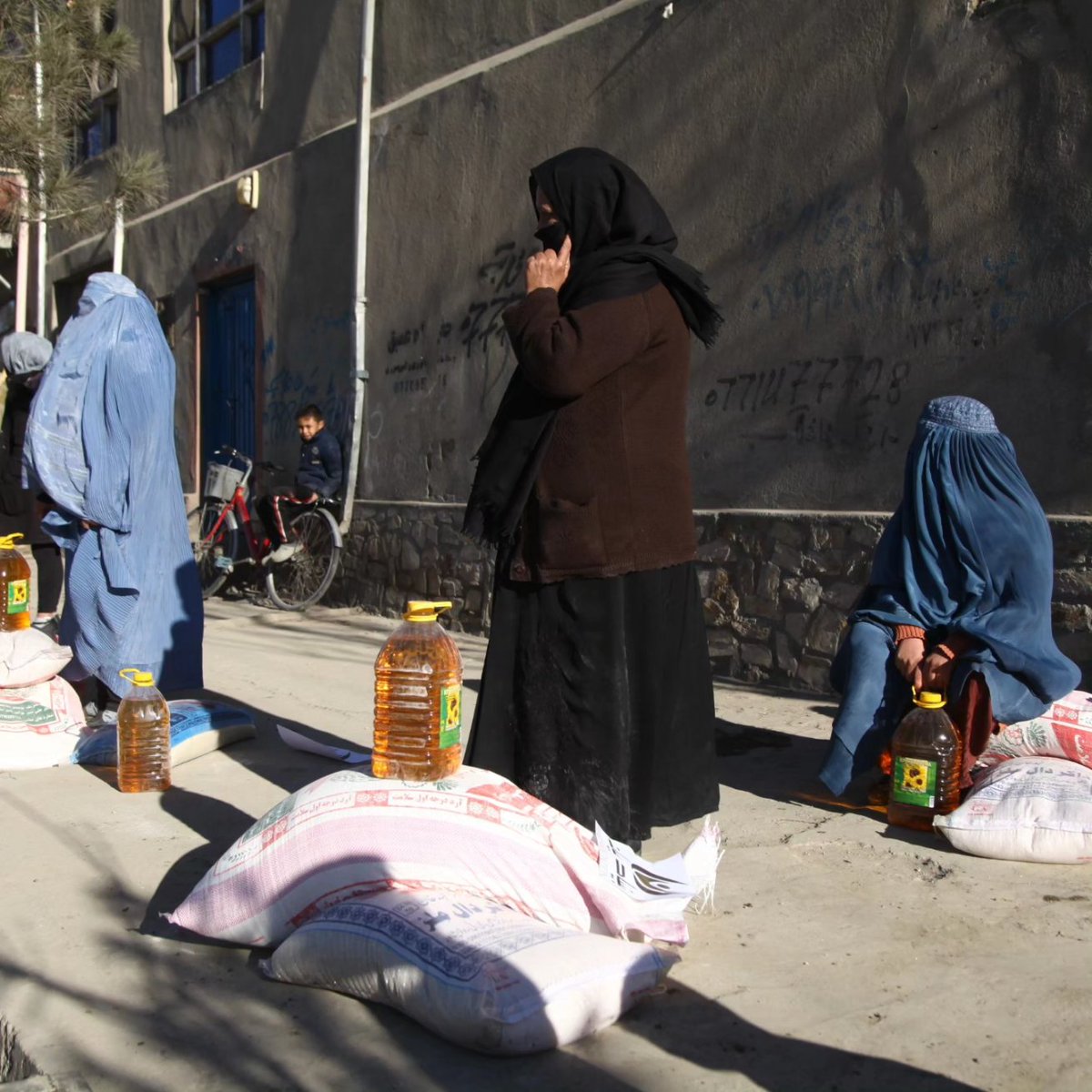 bayatfoundation's tweet photo. Winter Aid 2022-2023 - Bayat Foundation had continued its Winter Aid food package distributions in the 7th District of Kabul. https://t.co/CIUETI7J1d
