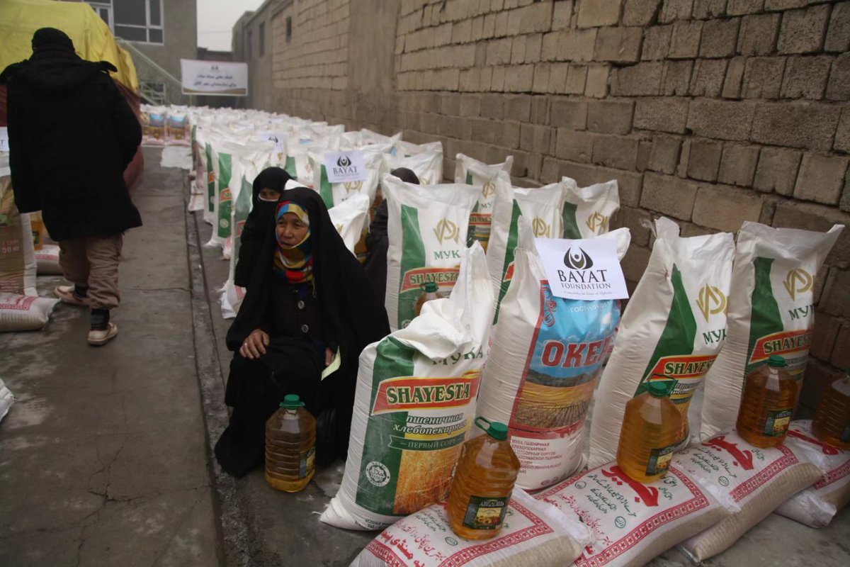 bayatfoundation's tweet photo. Winter Aid 2022-2023 - Bayat Foundation had continued its Winter Aid food package distributions in the 6th District of Kabul. https://t.co/qUc6blqhsy