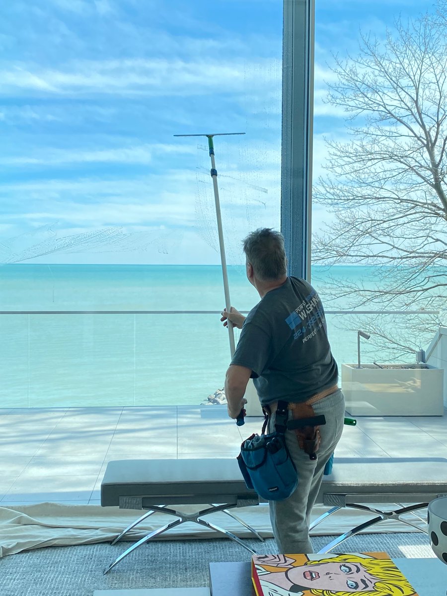 perfectww24's tweet photo. Great weather for window cleaning 👍 https://t.co/stpBLcA1dm