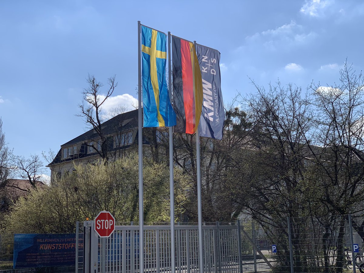 MikaelFrisell's tweet photo. Samarbetet med #Tyskland stärks ytterligare! Bra möten i Berlin och München med Tysklands National Armaments Director och #KMW. Stort fokus på #stridsvagnar! Ersättningsanskaffning av nya vagnar mht donation till Ukraina och uppgradering av befintliga vagnar. #fmv #svfm #säkpol https://t.co/qtzVEygEQ3