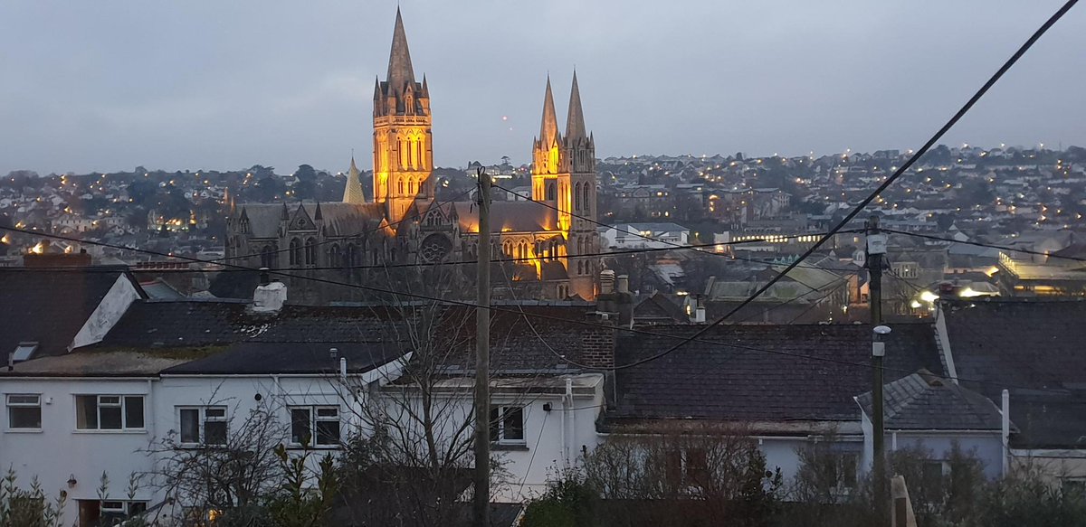 TypeTweets's tweet photo. @jilld17 That is indeed an exceptionally fine view. We are very fond of our own #loowithaview over looking Truro and its cathedral. https://t.co/E0WpvP95Mk