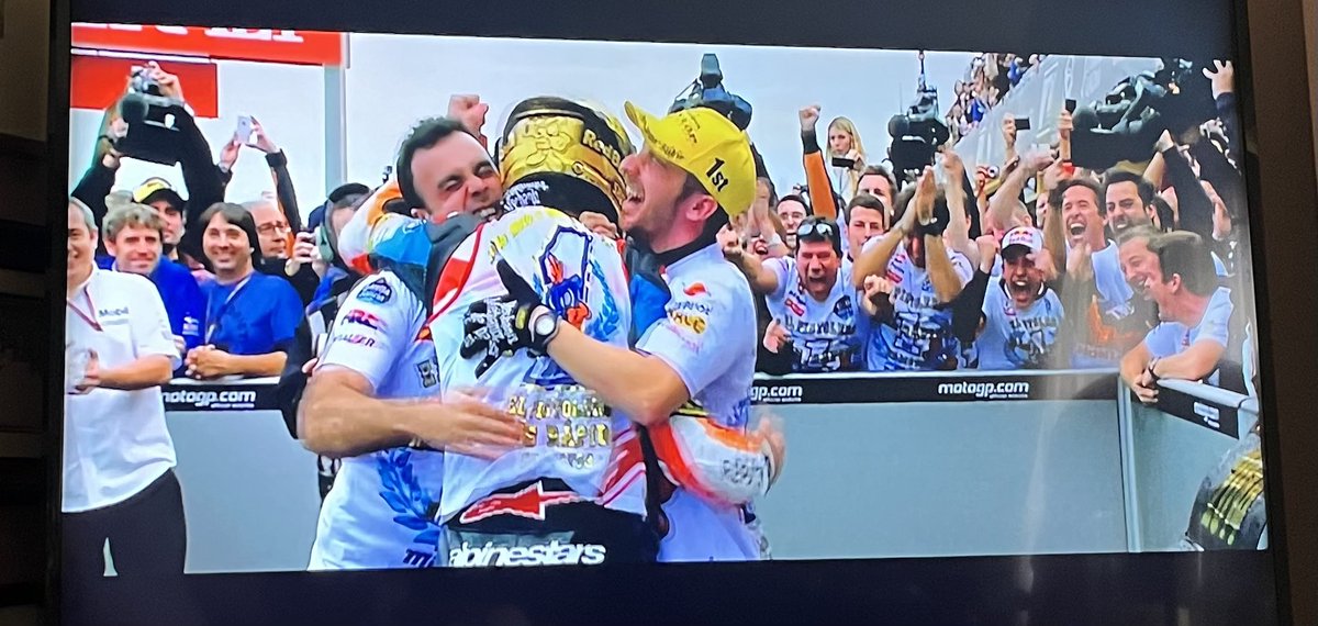 calablanca's tweet photo. MM all in. Descubriendo a MM y también, y sobre todo, a Alex Márquez  ! Espectacular serie ! 
Un auténtico lujo @PrimeVideoES @marcmarquez93 @alexmarquez73 https://t.co/60AWtzgmxt