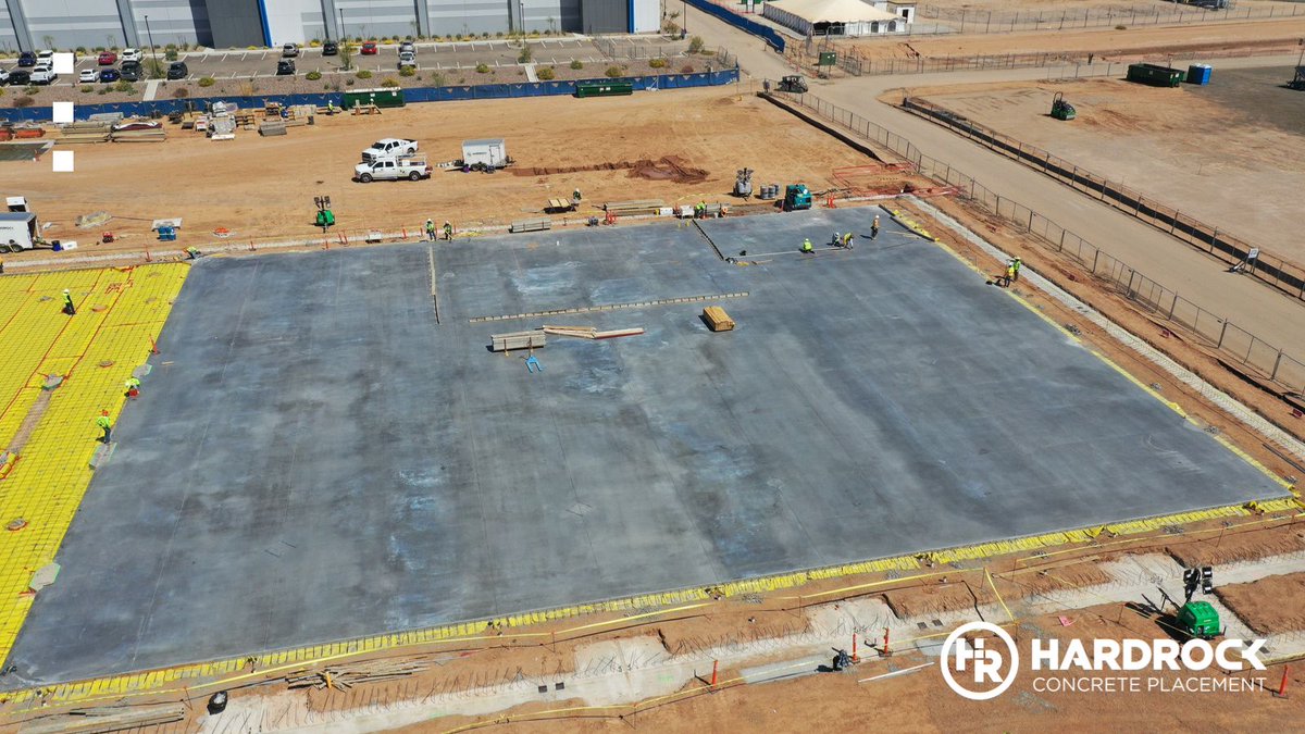 We're proud to share our progress on the NTT Global Data Centers project in Mesa, AZ. We're making incredible headway on Phoenix PH2 and can't wait to tackle Phoenix PH3. 
#GoHard #concrete #innovation  #datacenter #Mesa #AZ #NTTGlobalDataCenters #HardrockConcrete #TeamHardrock