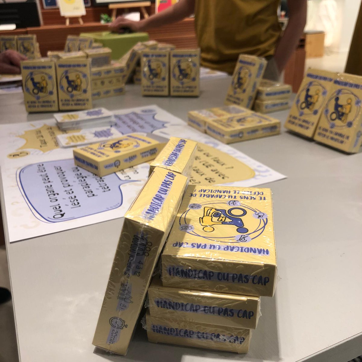 College_Jaubert's tweet photo. Les élèves de la Classe 3° Entreprenariat du @College_Jaubert ont eu beaucoup de succès en vendant à NICE Etoile le jeu qu'ils ont créé. Les bénéfices de cette vente reviendront à une association caritative. https://t.co/nSDnONalYK