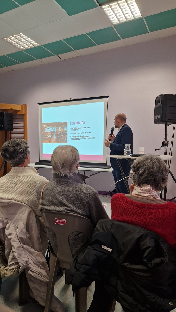 nmariadassou's tweet image. Quinzaine citoyenne, @JFDebat et son équipe à votre rencontre. Ce soir nous sommes à l'école des Arbelles.