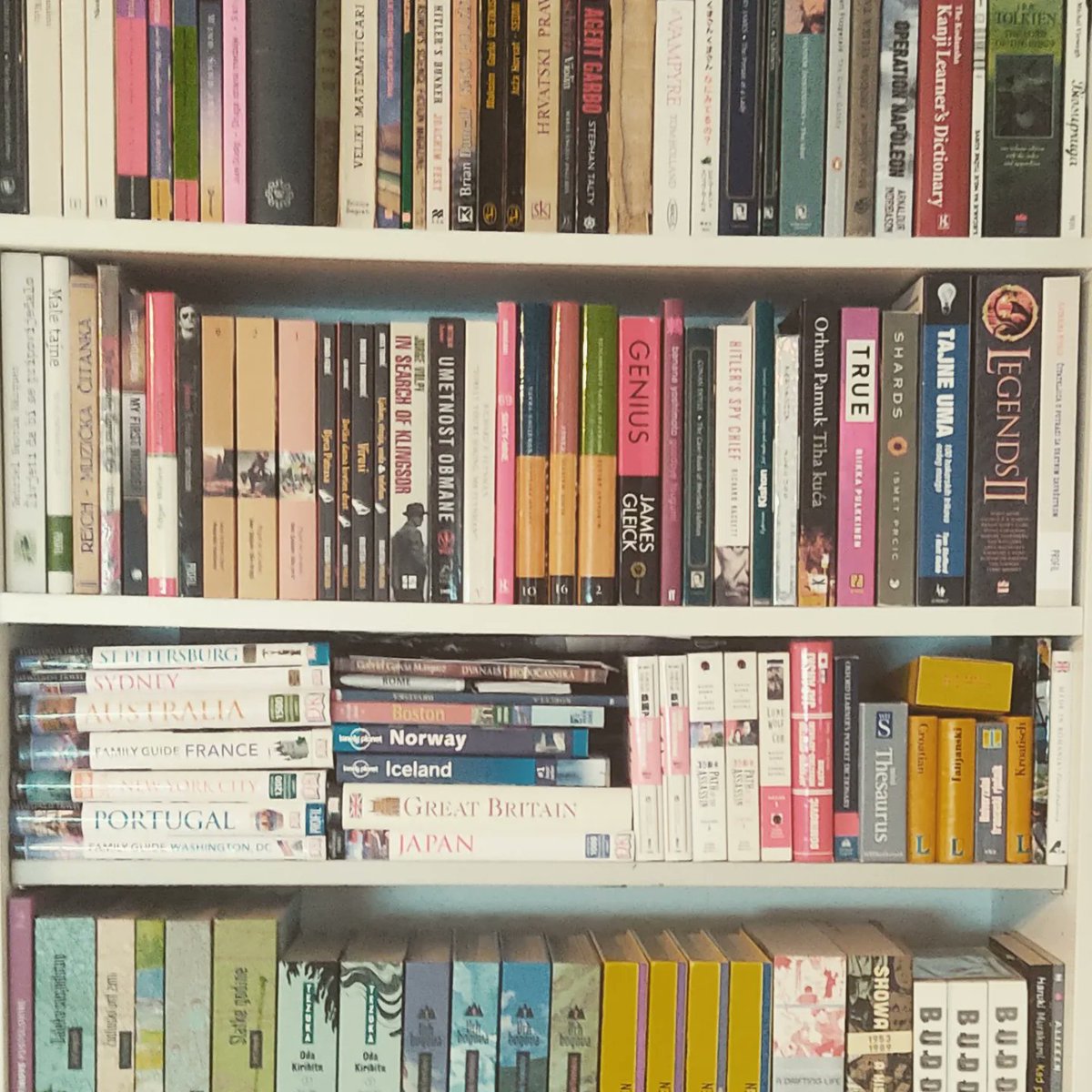 ivacap's tweet photo. #books <3 https://t.co/Bh50Grbfg6