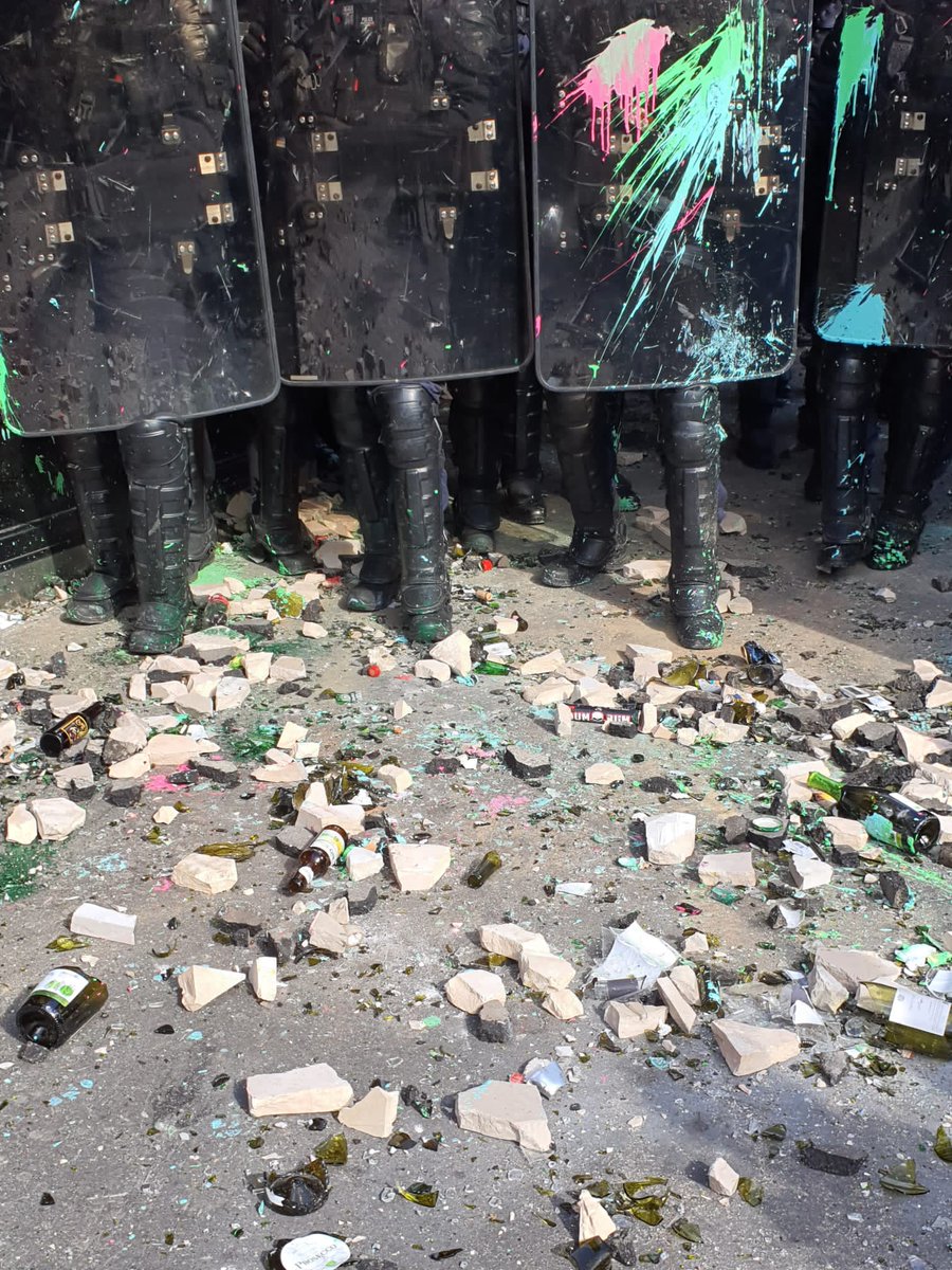 tcabarrus's tweet image. Pour les policiers qui ont protégé la Rotonde, c'était l'horreur. 😱