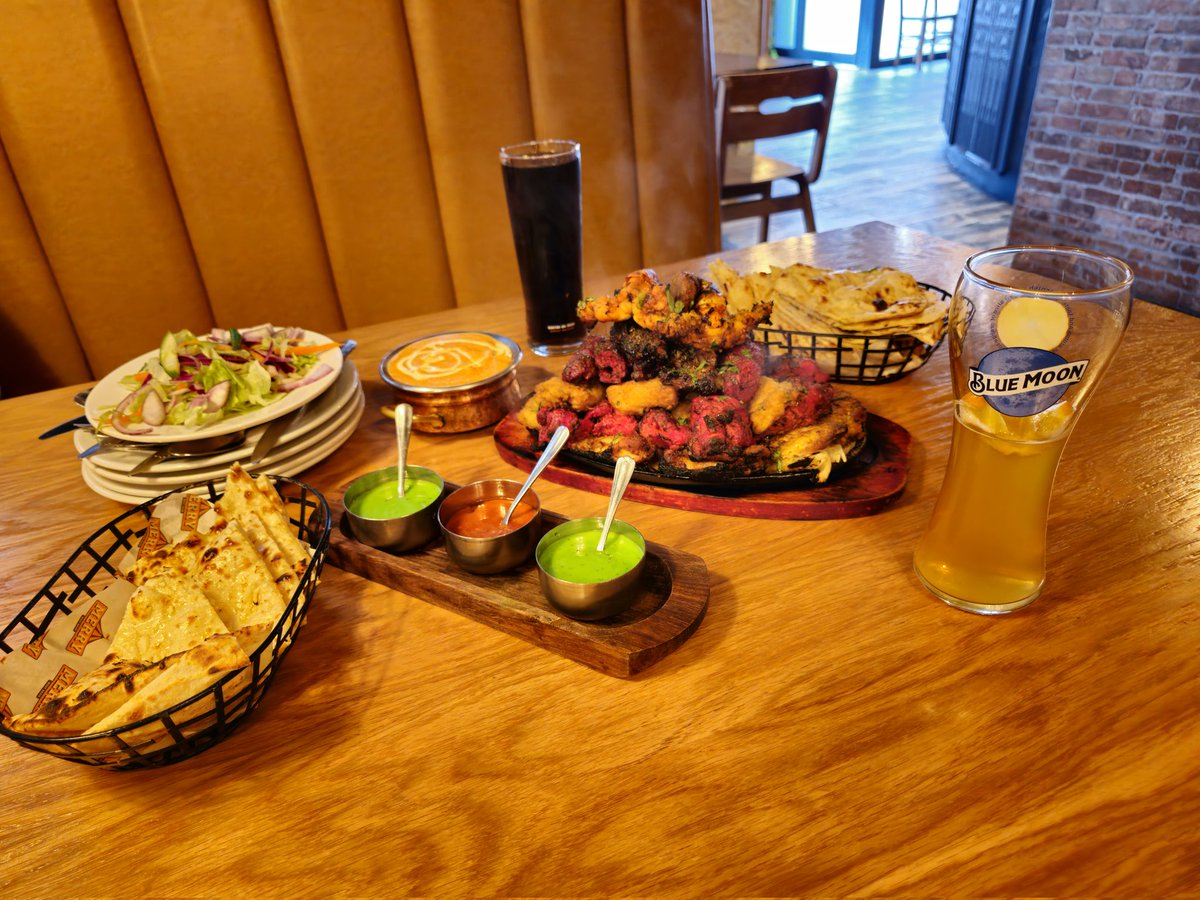 DalMeister's tweet photo. Today's late lunch at #TheMerryGoRound in #WestBromwich...
🍗🍺🍖👌🏽
📹https://t.co/8WELzxZ5Ax
#GrillHeil #Mixi #MixedGrill #Beer @BlueMoonBeerUK https://t.co/6IVfDHJSaT