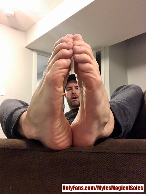 Meaty flexed arches, or tight scrunched wrinkles, How do you want your FJ? 😏 https://t.co/pIiftpzRYu