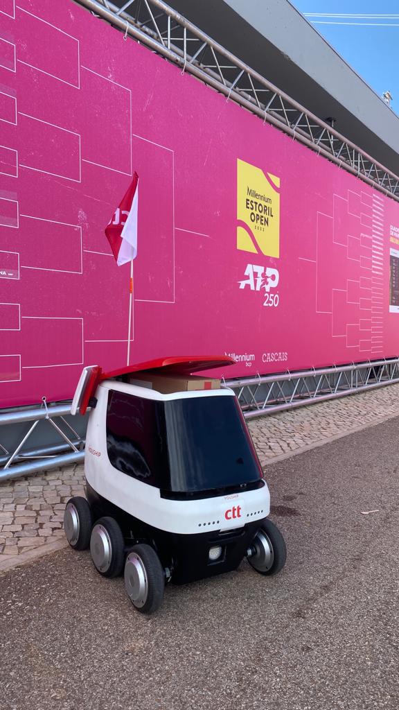 youshipcom's tweet photo. This Tuesday at Millennium Estoril Open, YouShip and CTT - Correios de Portugal delivered the official balls for the match between João Sousa and Giulio Zeppier. https://t.co/SbB2KVNRTk