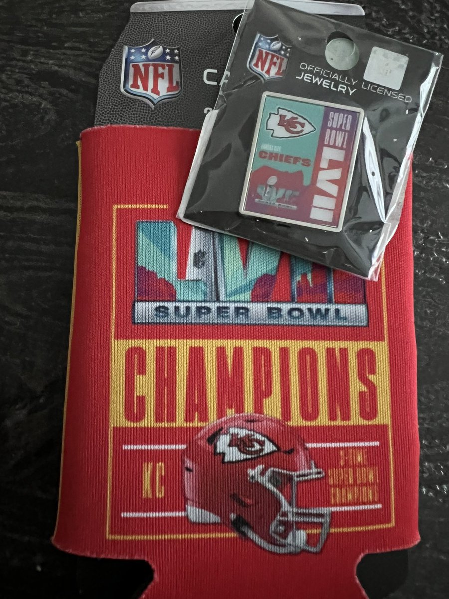 JBside13's tweet photo. Prize 🚨 alert #DuckRaces 🦆🏁

FollowME + @JohnnysTaverns 🍺&amp; RT♻️ this post for your chance to win the SB57 Champ prize pack w/ $20 Johnny’s 🍔 GC on 4/10 #ChiefsKingdom 

Don’t forget it’s “Patio Season” ☀️ at Johnny’s! Telly em JohnnyB sent ya! https://t.co/ld3Kv7zgZf