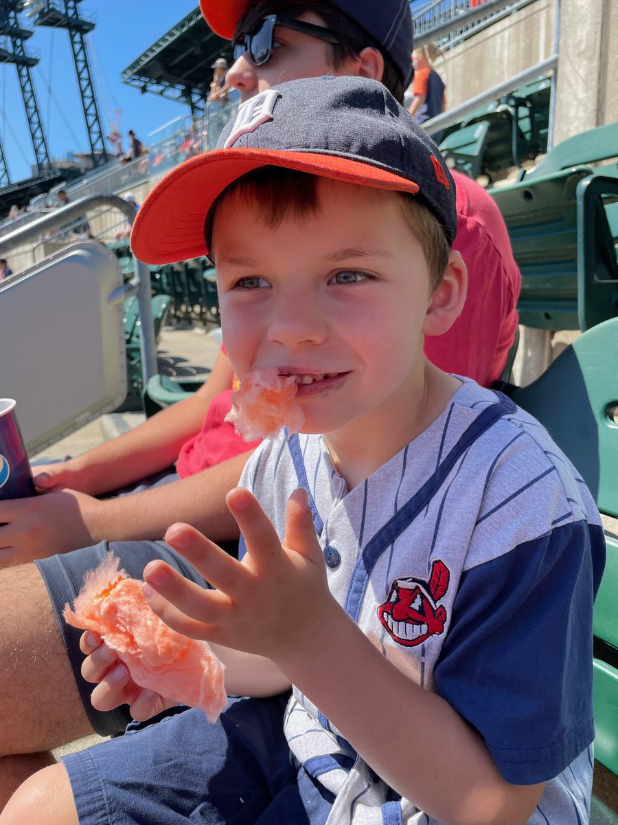 DonnPalms's tweet photo. Happy Baseball Season! ⚾️🧢
—
#baseball #donnpalms #michiganbusiness #entrylevel https://t.co/P4sSN7fCRl