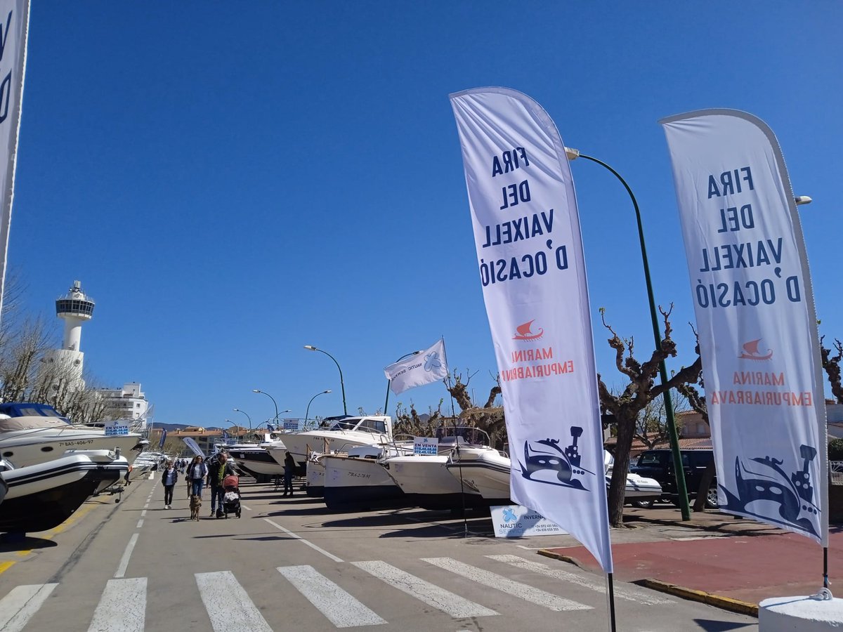 Durant aquest llarg cap de setmana, no deixeu de visitar-nos.  Tenim obert fins diumenge 9 d'abril
Caravan Blues amenitzarà els migdies de #firadelvaixell