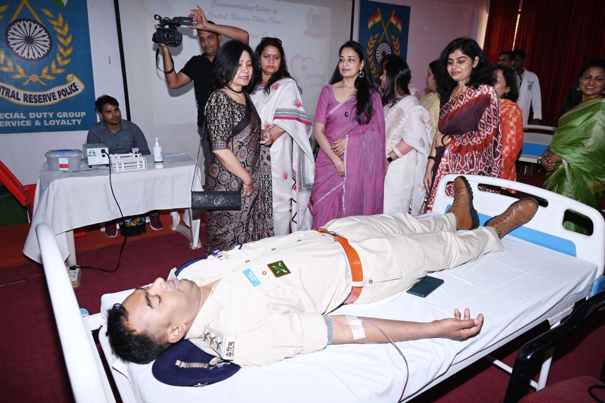 igpnscrpf's tweet image. Commemorating Valour. Gallant soldiers of @crpfindia donated blood to AIIMS New Delhi as part of the Valour Day celebrations. Organised in collaboration with CWA and Primus hospital, the health camp also witnessed a high response. @cwacrpf @aiims_newdelhi @deepakips #Naman