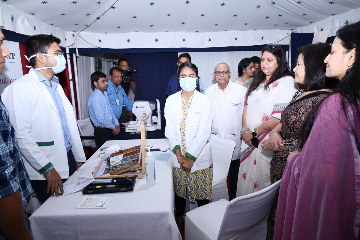 igpnscrpf's tweet image. Commemorating Valour. Gallant soldiers of @crpfindia donated blood to AIIMS New Delhi as part of the Valour Day celebrations. Organised in collaboration with CWA and Primus hospital, the health camp also witnessed a high response. @cwacrpf @aiims_newdelhi @deepakips #Naman