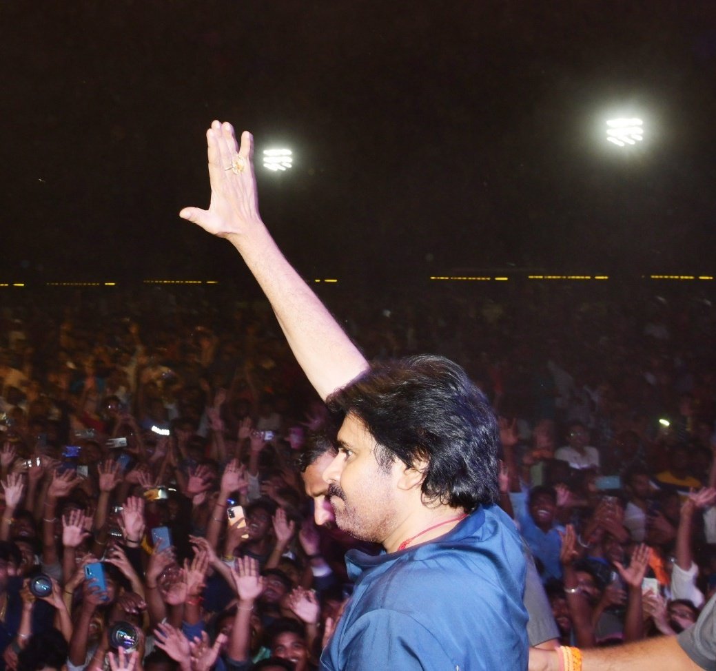 JanaSenaParty's tweet photo. JanaSena Chief Sri @PawanKalyan inaugurates 'Spring Spree Fest 2023' at NIT Warangal.

#PawanKalyanAtNITWarangal https://t.co/5iwUbAu1GG