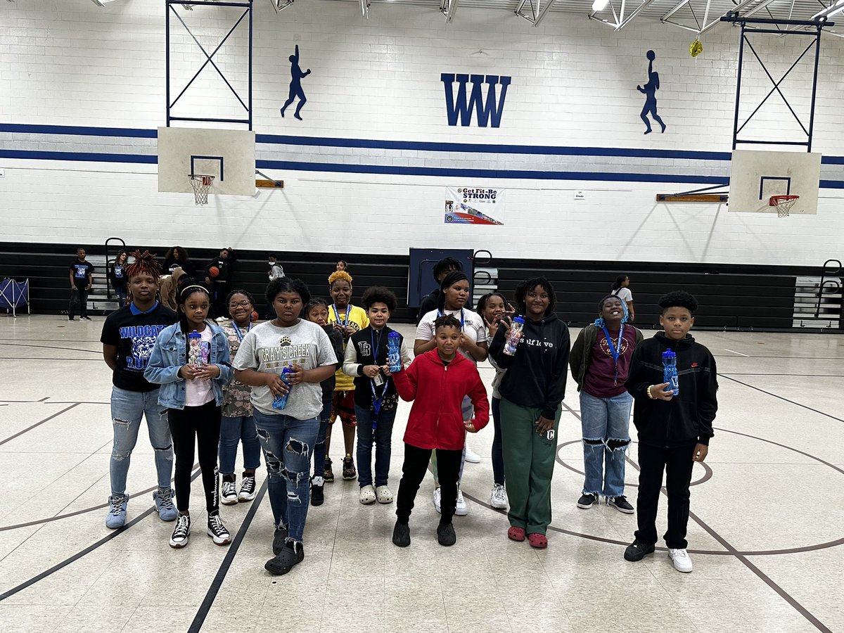 ShacarraTaylor's tweet photo. Winner! Winner! Some of our CES students participated in activities during our orientation tour and won prizes. So proud! Next time we’re coming for that SPIRIT STICK, @BmesTigers !!!!! https://t.co/EtOPlEMgfw