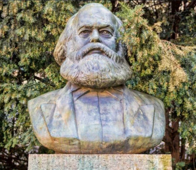FiloKarlMarx's tweet photo. "La filosofía de Karl Marx nos enseña que la verdadera libertad solo puede lograrse cuando se eliminan las desigualdades económicas y sociales". #KarlMarx #Filosofía #Libertad https://t.co/i2SGII6zOz