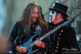 NoClass_Radio's tweet photo. 06 de abril de 1967. Nace Mike Wead en Boden, Suecia. Es un guitarrista que contribuyó con las bandas The Haunted, Edge of Sanity y Candlemass, actualmente es el guitarrista de Mercyful Fate, King Diamond. #MikeWead #MercyfulFate #KingDiamond https://t.co/e2f96HtxYv
