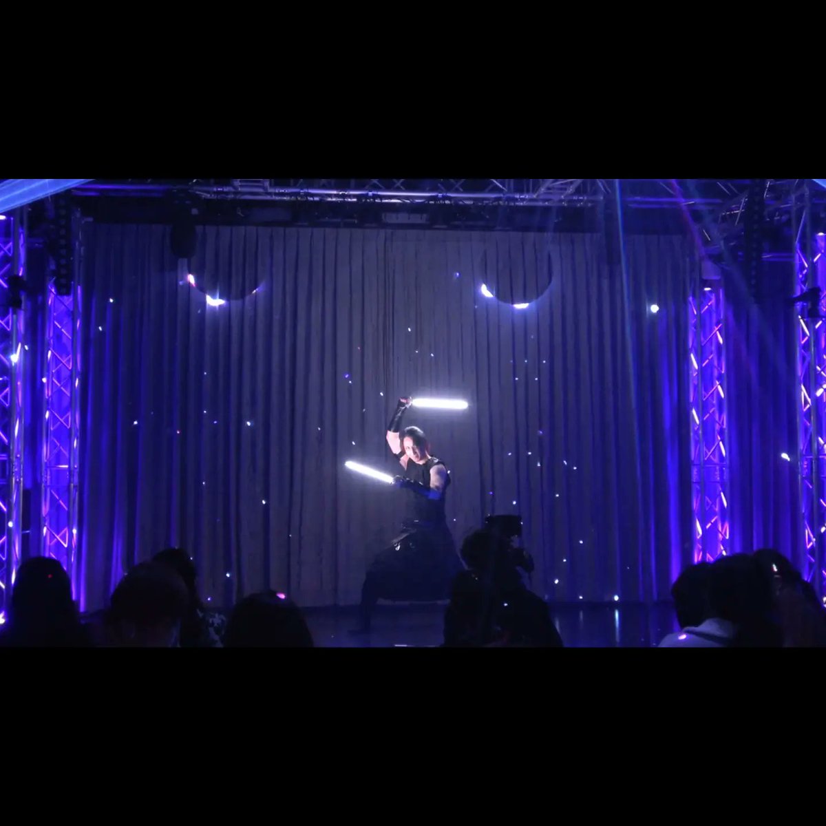 firetakumin's tweet photo. 先日に行われた
R3Club
ORIENTALBDWC2023
頚椎ヘルニアになってからもうすぐ1年。
まだ首の痛み、手の痺れは残るが、パフォーマーとして復活はできたかな。
素晴らしいイベントに参加出来たことに感謝です!!
#忍者 #ninja
#r3clublounge
#ベリーダンス
#LEDパフォーマンス
#ledperformance https://t.co/1Xpx6wMpY6