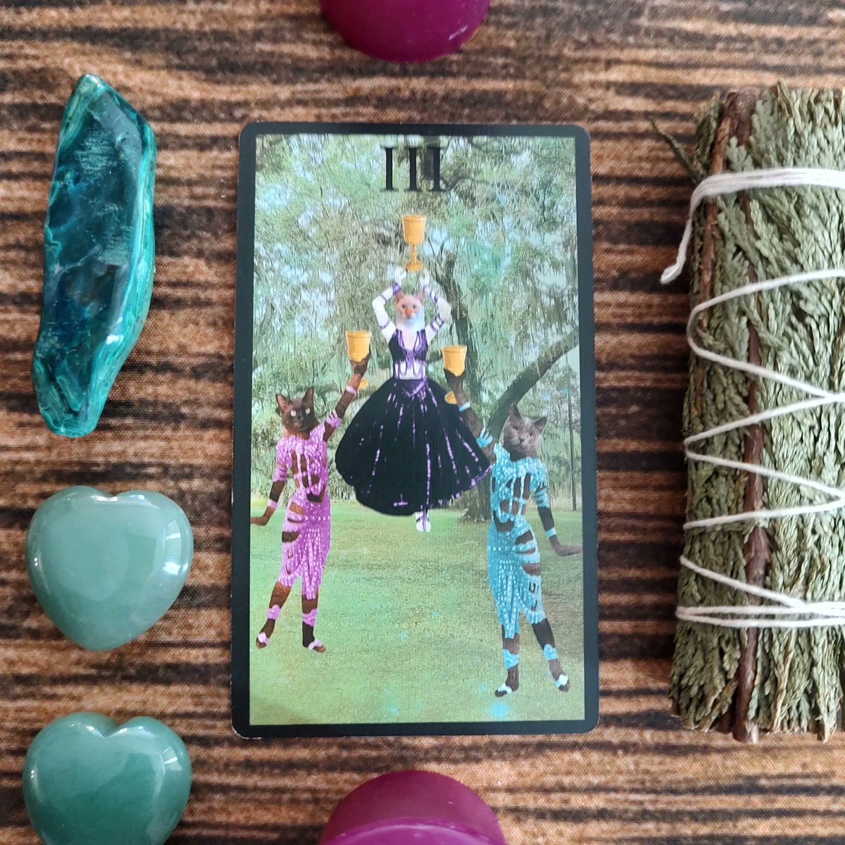 FairySurreal's tweet image. The Three of Cups focuses on collaboration and celebration. Your friends, your loved ones, they are here for you in good times and in bad. Savor these moments buff.ly/3lgb5x7 
#tarot  #dailydraw #dailyspread #tarotcats #magick #readingcards #oracle #oraclecards