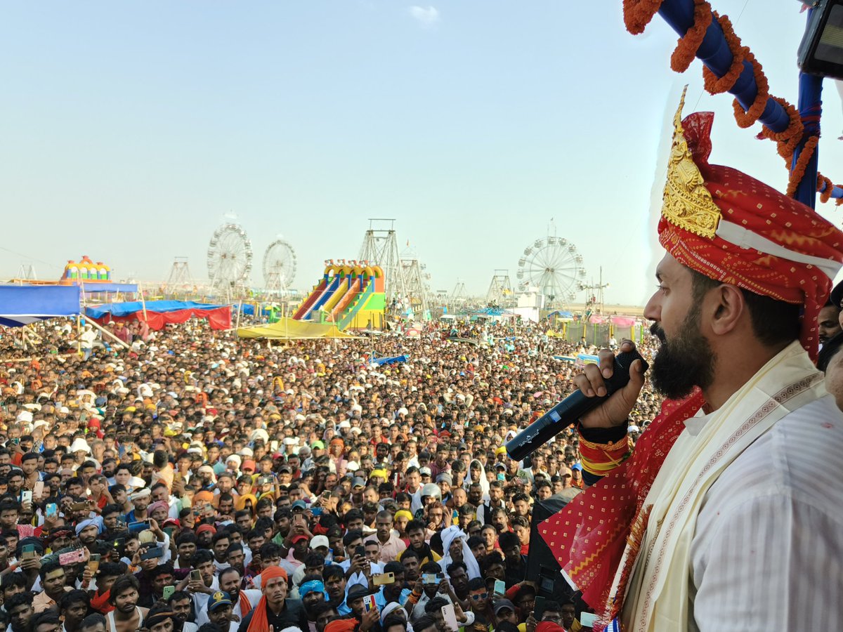 LJP4India's tweet photo. आज मोकामा के चाराडीह में वीर शिरोमणि बाबा चौहरमल जी के जयंती के अवसर पर आयोजित मेला उद्धघाटन कार्यक्रम में शामिल हुए लोक जनशक्ति पार्टी (रा.) के राष्ट्रीय अध्यक्ष आदरणीय श्री @iChiragPaswan जी। https://t.co/rPlUbHgdFo